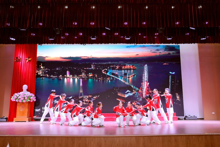 Ngày hội tư vấn và giao dịch việc làm phường Cầu Giấy: Đưa chính sách đến gần người dân- Ảnh 1.