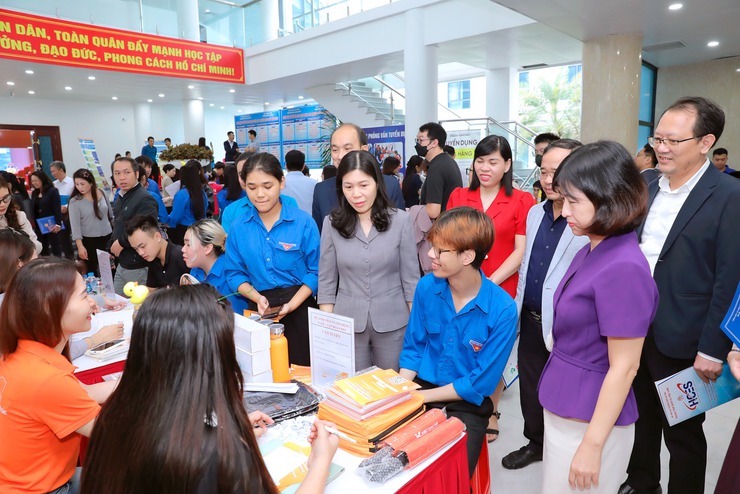 Ngày hội tư vấn và giao dịch việc làm phường Cầu Giấy: Đưa chính sách đến gần người dân- Ảnh 15.