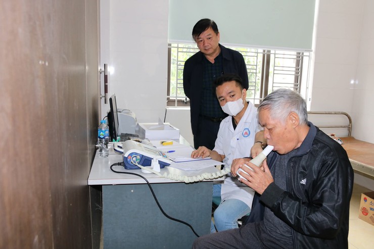 TỔ CHỨC KHÁM PHÁT HIỆN CHỦ ĐỘNG BỆNH LAO, BỆNH PHỔI TẮC NGHẼN MẠN TÍNH VÀ HEN PHẾ QUẢN NĂM 2025- Ảnh 1.