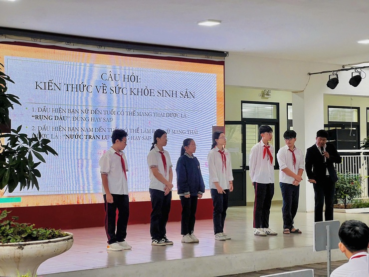 Trạm Y tế phường Đống Đa tăng cường truyền thông về CSSKSS vị thành niên, thanh niên và phòng chống xâm hại- Ảnh 2.