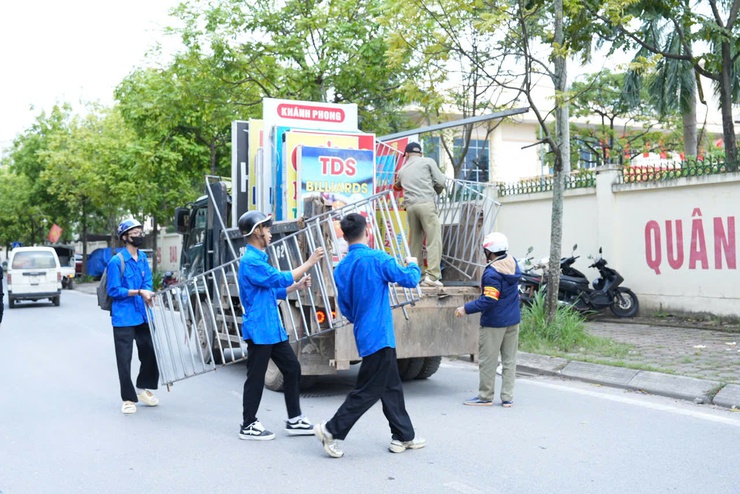 PHƯỜNG YÊN NGHĨA RA QUÂN ĐẢM BẢO TRẬT TỰ ĐÔ THỊ, AN TOÀN GIAO THÔNG VÀ VỆ SINH MÔI TRƯỜNG - Ảnh 2.