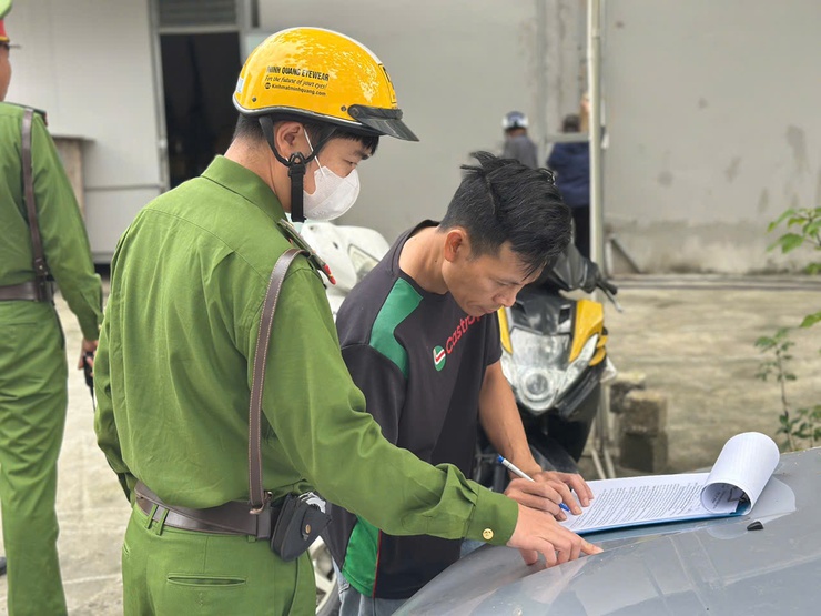 PHƯỜNG YÊN NGHĨA RA QUÂN ĐẢM BẢO TRẬT TỰ ĐÔ THỊ, AN TOÀN GIAO THÔNG VÀ VỆ SINH MÔI TRƯỜNG - Ảnh 3.