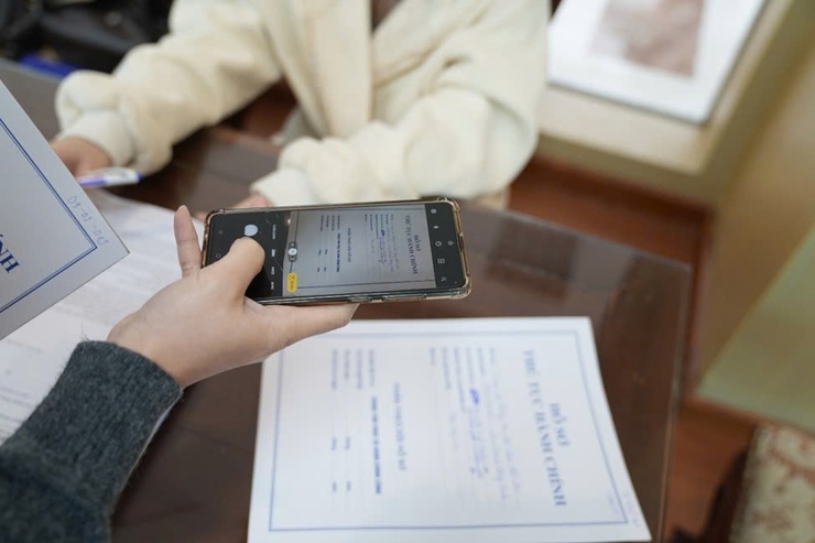 Trung tâm Phục vụ hành chính công Thành phố hỗ trợ người dân khu vực Đông Anh hoàn thiện hồ sơ mua nhà ở xã hội- Ảnh 3.