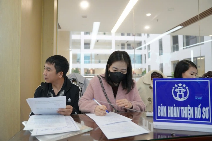 Trung tâm Phục vụ hành chính công Thành phố hỗ trợ người dân khu vực Đông Anh hoàn thiện hồ sơ mua nhà ở xã hội- Ảnh 6.