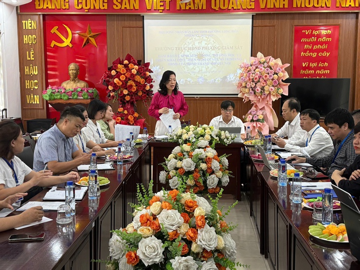 Thường trực Hội đồng nhân dân phường Long Biên giám sát việc đảm bảo vệ sinh an toàn thực phẩm trong trường học - Ảnh 1.