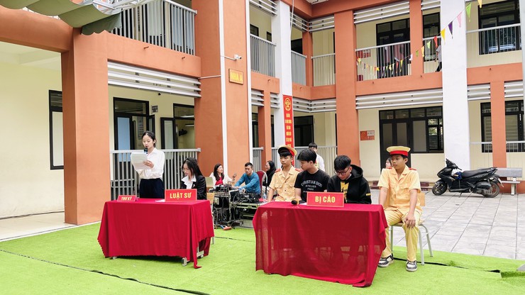 Trường THCS Phúc Hòa hưởng ứng Ngày Pháp luật nước Cộng hòa Xã hội Chủ nghĩa Việt Nam- Ảnh 7.