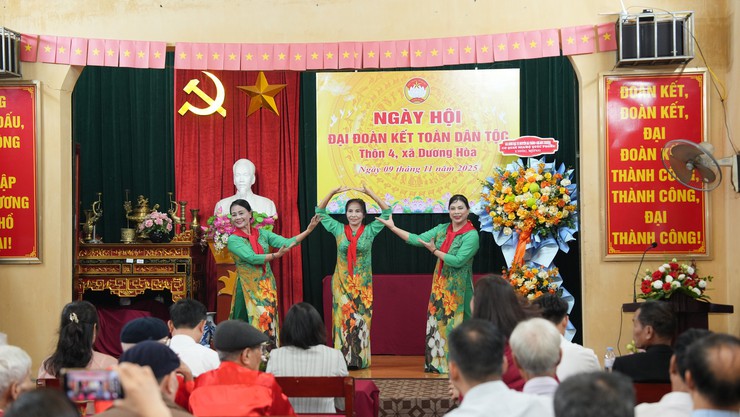 Thôn Yên Sở 4 tổ chức Ngày hội Đại đoàn kết toàn dân tộc năm 2025 
- Ảnh 1.