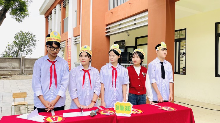 Trường THCS Phúc Hòa hưởng ứng Ngày Pháp luật nước Cộng hòa Xã hội Chủ nghĩa Việt Nam- Ảnh 10.