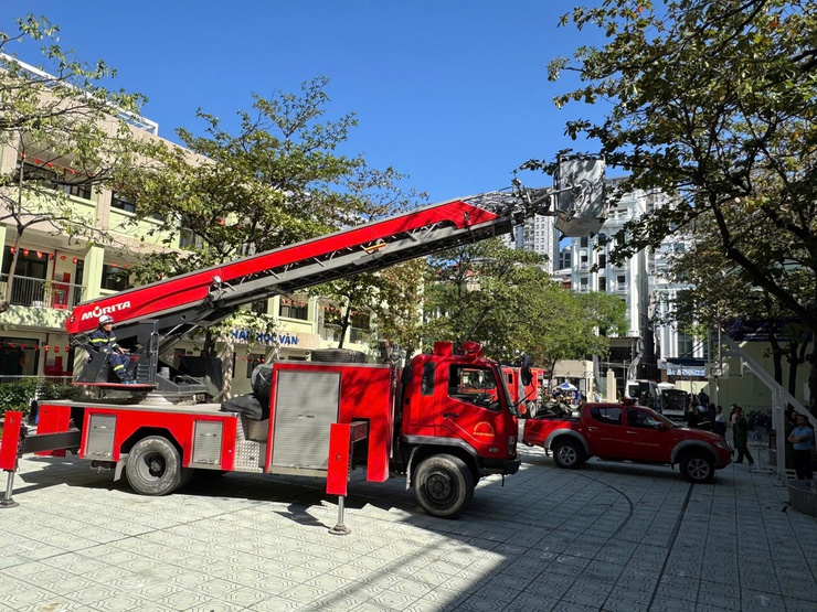 Hợp luyện diễn tập chữa cháy – cứu nạn, cứu hộ tại trường THCS Thái Thịnh- Ảnh 7.