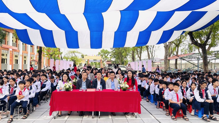 Trường THCS Phúc Hòa hưởng ứng Ngày Pháp luật nước Cộng hòa Xã hội Chủ nghĩa Việt Nam- Ảnh 2.