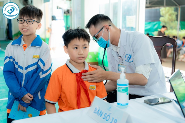 Chú trọng công tác chăm sóc sức khỏe cho học sinh trên địa bàn thành phố- Ảnh 3.