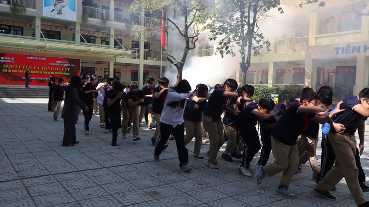 Hợp luyện diễn tập chữa cháy – cứu nạn, cứu hộ tại trường THCS Thái Thịnh- Ảnh 14.