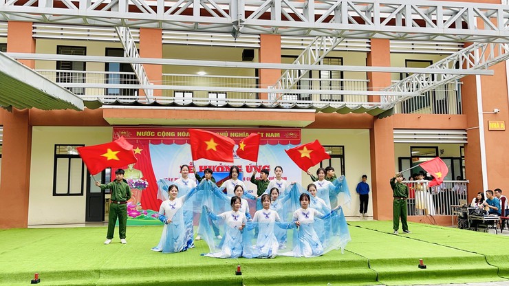 Trường THCS Phúc Hòa hưởng ứng Ngày Pháp luật nước Cộng hòa Xã hội Chủ nghĩa Việt Nam- Ảnh 6.