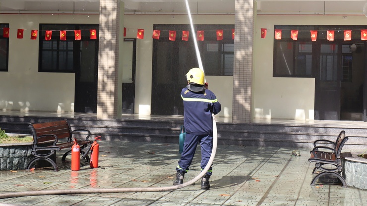 Hợp luyện diễn tập chữa cháy – cứu nạn, cứu hộ tại trường THCS Thái Thịnh- Ảnh 9.