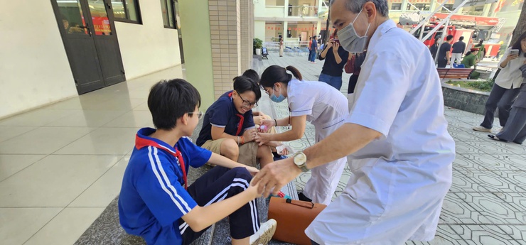 Hợp luyện diễn tập chữa cháy – cứu nạn, cứu hộ tại trường THCS Thái Thịnh- Ảnh 4.