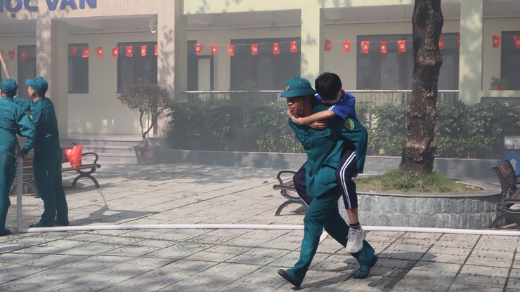 Hợp luyện diễn tập chữa cháy – cứu nạn, cứu hộ tại trường THCS Thái Thịnh- Ảnh 12.