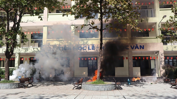 Hợp luyện diễn tập chữa cháy – cứu nạn, cứu hộ tại trường THCS Thái Thịnh- Ảnh 1.