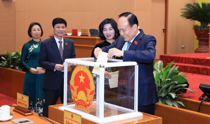 Đồng chí Phùng Thị Hồng Hà được bầu giữ chức vụ Chủ tịch HĐND TP Hà Nội- Ảnh 2.