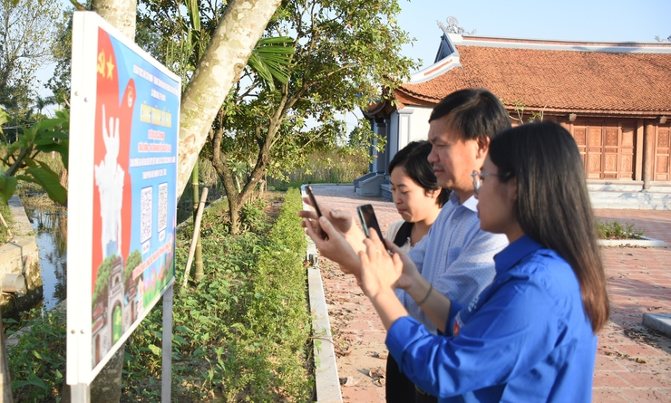 ĐOÀN TNCS HỒ CHÍ MINH – TRUNG TÂM VĂN HOÁ THÔNG TIN VÀ THỂ THAO XÃ ỨNG HÒA GẮN BIỂN CÔNG TRÌNH SỐ HÓA DI TÍCH LỊCH SỬ CÁCH MẠNG- Ảnh 2.