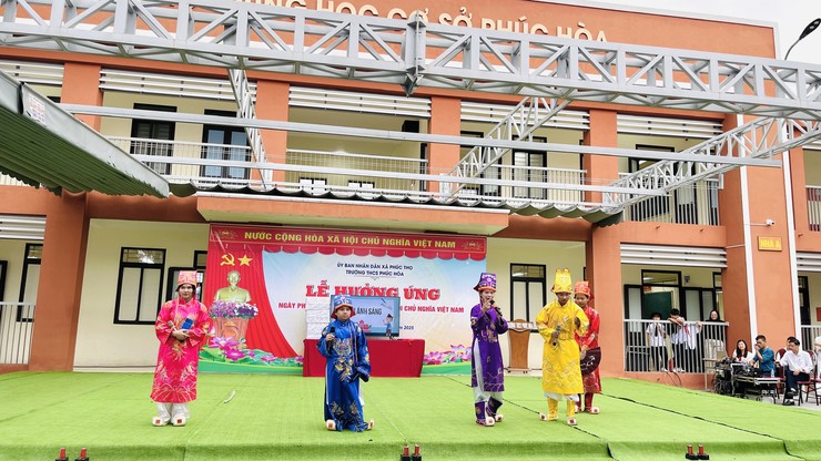 Trường THCS Phúc Hòa hưởng ứng Ngày Pháp luật nước Cộng hòa Xã hội Chủ nghĩa Việt Nam- Ảnh 4.