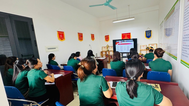 Phường Việt Hưng tổ chức tiếp sóng Hội nghị quán triệt, triển khai Nghị quyết Đại hội Đảng bộ Thành phố Hà Nội lần thứ XVIII- Ảnh 3.