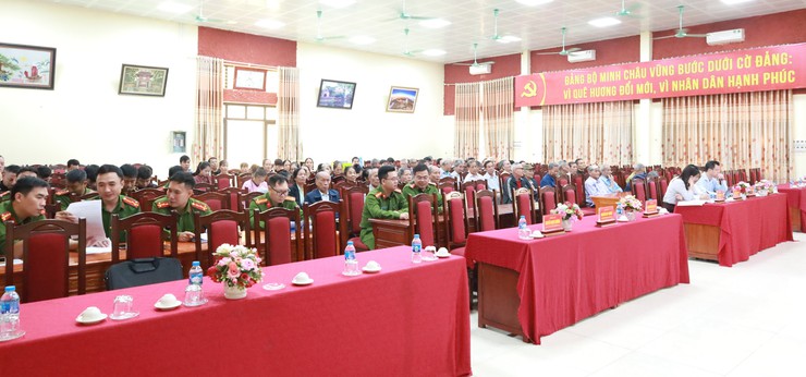 Công an xã Minh Châu tổ chức hội nghị lắng nghe ý kiến Nhân dân, đánh giá tình hình an ninh trật tự năm 2025- Ảnh 2.