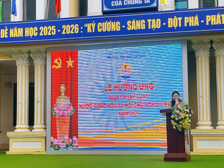 UBND XÃ NGỌC HỒI HƯỞNG ỨNG NGÀY PHÁP LUẬT VIỆT NAM NĂM 2025 TẠI TRƯỜNG TIỂU HỌC ĐẠI ÁNG- Ảnh 1.