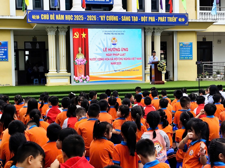 UBND XÃ NGỌC HỒI HƯỞNG ỨNG NGÀY PHÁP LUẬT VIỆT NAM NĂM 2025 TẠI TRƯỜNG TIỂU HỌC ĐẠI ÁNG- Ảnh 2.