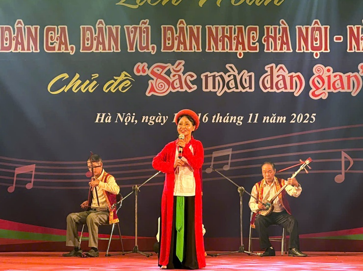 Đội văn nghệ phường Chương Mỹ tham gia Liên hoan dân ca, dân vũ, dân nhạc Hà Nội năm 2025 – “Sắc màu dân gian”- Ảnh 2.