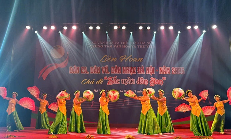 Đội văn nghệ phường Chương Mỹ tham gia Liên hoan dân ca, dân vũ, dân nhạc Hà Nội năm 2025 – “Sắc màu dân gian”- Ảnh 3.