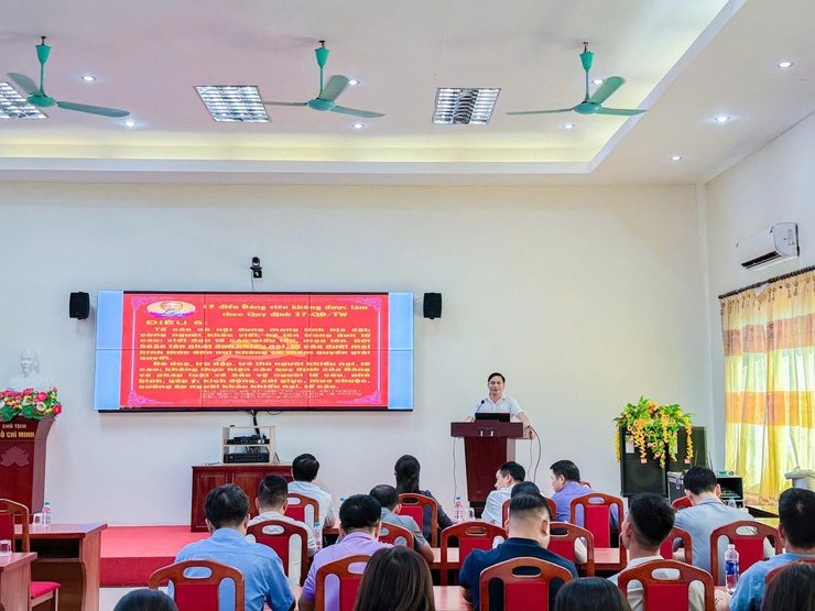 ĐẢNG ỦY XÃ YÊN BÀI TỔ CHỨC TẬP HUẤN CÔNG TÁC ĐẢNG NĂM 2025- Ảnh 4.