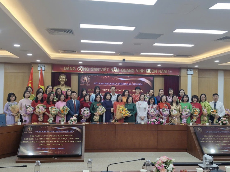 TỔ CHỨC GẶP MẶT, TUYÊN DƯƠNG NHÂN KỶ NIỆM 43 NĂM NGÀY NHÀ GIÁO VIỆT NAM (20/11/1982 –20/11/2025)- Ảnh 1.