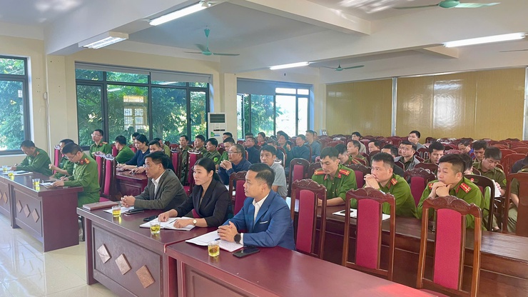 XÃ YÊN BÀI PHÁT ĐỘNG THỰC HIỆN KẾ HOẠCH CAO ĐIỂM 60 NGÀY ĐÊM RÀ SOÁT, LÀM SẠCH DỮ LIỆU ĐĂNG KÝ PHƯƠNG TIỆN VÀ GIẤY PHÉP LÁI XE- Ảnh 2.