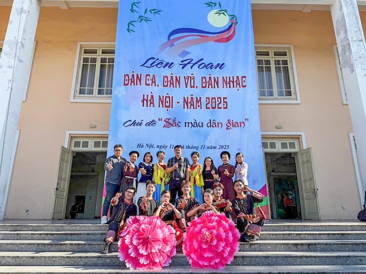 Phường Ô Chợ Dừa tham gia Liên hoan dân ca, dân vũ, dân nhạc - Hà Nội năm 2025 - Chủ đề: "Sắc màu dân gian"- Ảnh 1.