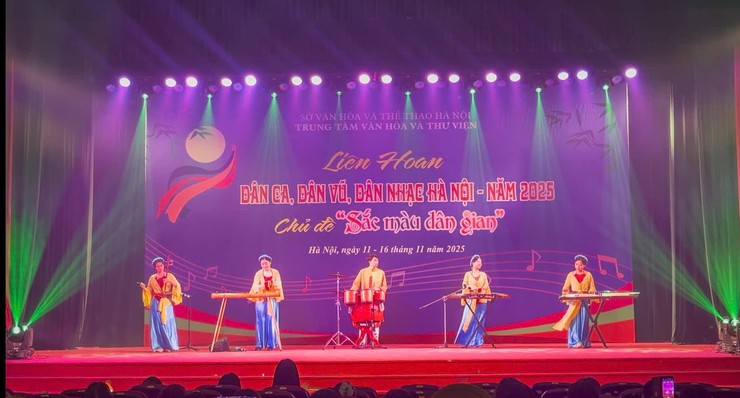 Phường Ô Chợ Dừa tham gia Liên hoan dân ca, dân vũ, dân nhạc - Hà Nội năm 2025 - Chủ đề: "Sắc màu dân gian"- Ảnh 3.