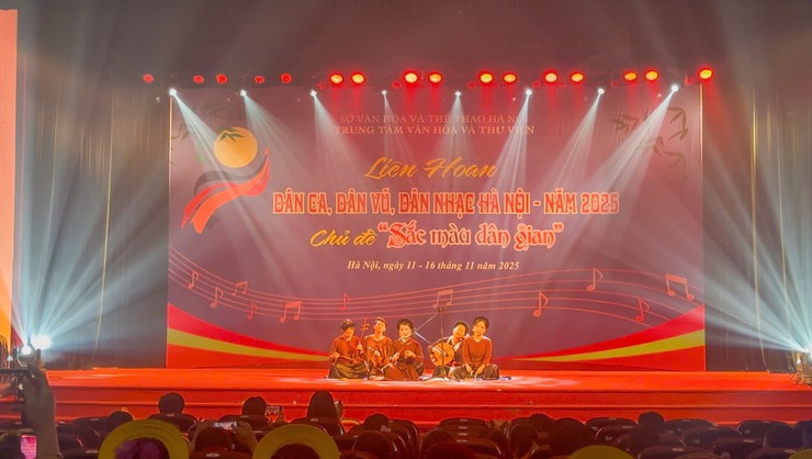 Phường Ô Chợ Dừa tham gia Liên hoan dân ca, dân vũ, dân nhạc - Hà Nội năm 2025 - Chủ đề: "Sắc màu dân gian"- Ảnh 4.