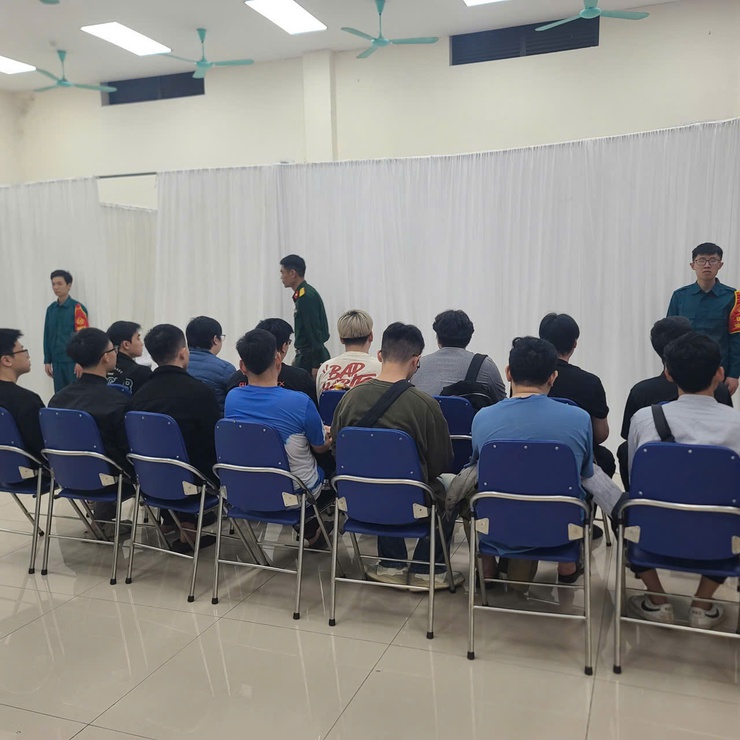 PHƯỜNG LÁNG TỔ CHỨC KHÁM SƠ TUYỂN SỨC KHỎE NGHĨA VỤ QUÂN SỰ NĂM 2026- Ảnh 4.
