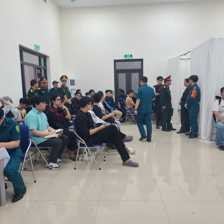 PHƯỜNG LÁNG TỔ CHỨC KHÁM SƠ TUYỂN SỨC KHỎE NGHĨA VỤ QUÂN SỰ NĂM 2026- Ảnh 10.