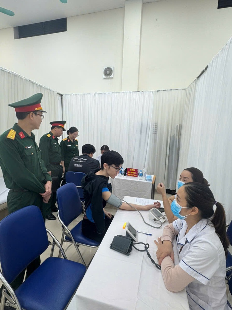 PHƯỜNG LÁNG TỔ CHỨC KHÁM SƠ TUYỂN SỨC KHỎE NGHĨA VỤ QUÂN SỰ NĂM 2026- Ảnh 6.