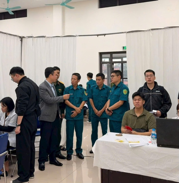 PHƯỜNG LÁNG TỔ CHỨC KHÁM SƠ TUYỂN SỨC KHỎE NGHĨA VỤ QUÂN SỰ NĂM 2026- Ảnh 12.