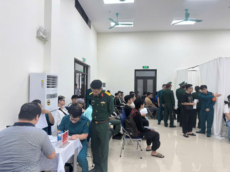 PHƯỜNG LÁNG TỔ CHỨC KHÁM SƠ TUYỂN SỨC KHỎE NGHĨA VỤ QUÂN SỰ NĂM 2026- Ảnh 11.