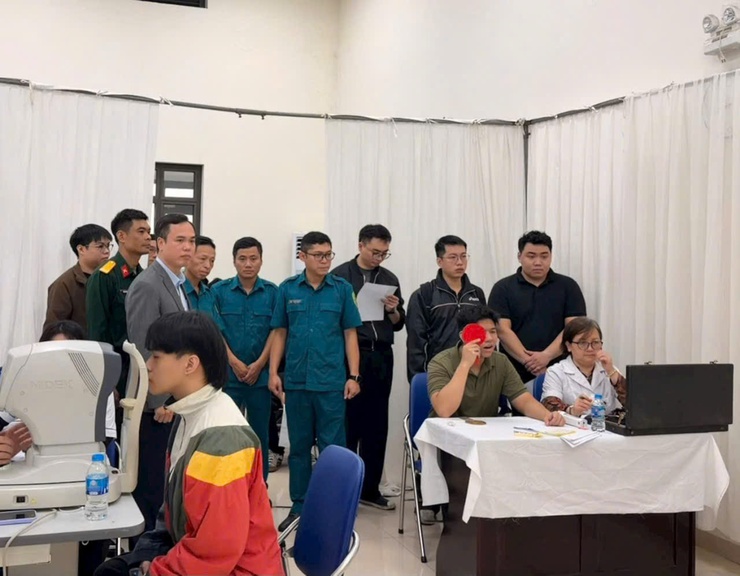 PHƯỜNG LÁNG TỔ CHỨC KHÁM SƠ TUYỂN SỨC KHỎE NGHĨA VỤ QUÂN SỰ NĂM 2026- Ảnh 1.