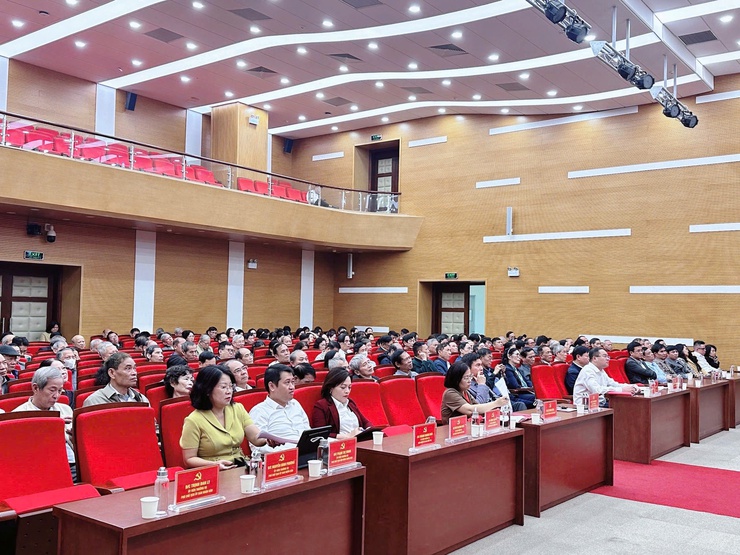 Cán bộ, đảng viên Phường Đống Đa tham dự quán triệt, triển khai Nghị quyết Đại hội Đảng bộ Thành phố Hà Nội lần thứ XVIII- Ảnh 2.