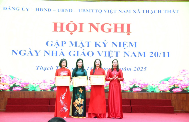 THẠCH THẤT: GẶP MẶT KỶ NIỆM NGÀY NHÀ GIÁO VIỆT NAM 20/11/2025- Ảnh 10.