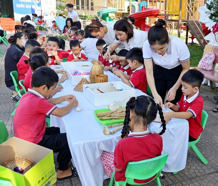 Trường Mầm non Kim Sơn giao lưu chào mừng ngày nhà giáo Việt nam 20/11


- Ảnh 10.