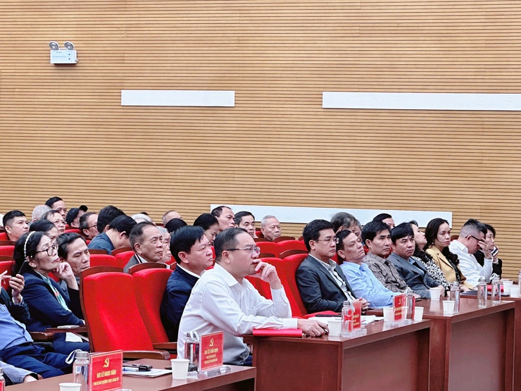 Cán bộ, đảng viên Phường Đống Đa tham dự quán triệt, triển khai Nghị quyết Đại hội Đảng bộ Thành phố Hà Nội lần thứ XVIII- Ảnh 3.