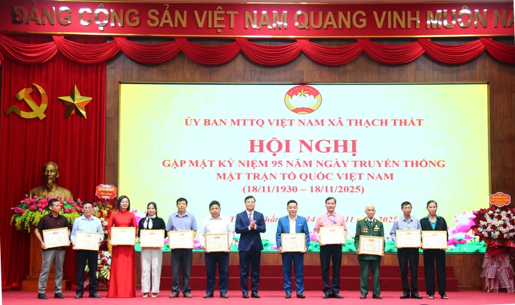 Thạch Thất gặp mặt kỷ niệm  95 năm ngày truyền thống Mặt trận Tổ quốc Việt Nam (18/11/1930 – 18/11/2025)- Ảnh 9.
