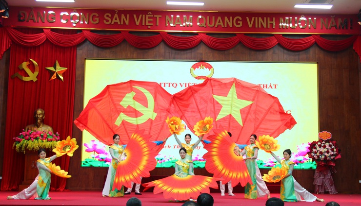 Thạch Thất gặp mặt kỷ niệm  95 năm ngày truyền thống Mặt trận Tổ quốc Việt Nam (18/11/1930 – 18/11/2025)- Ảnh 2.