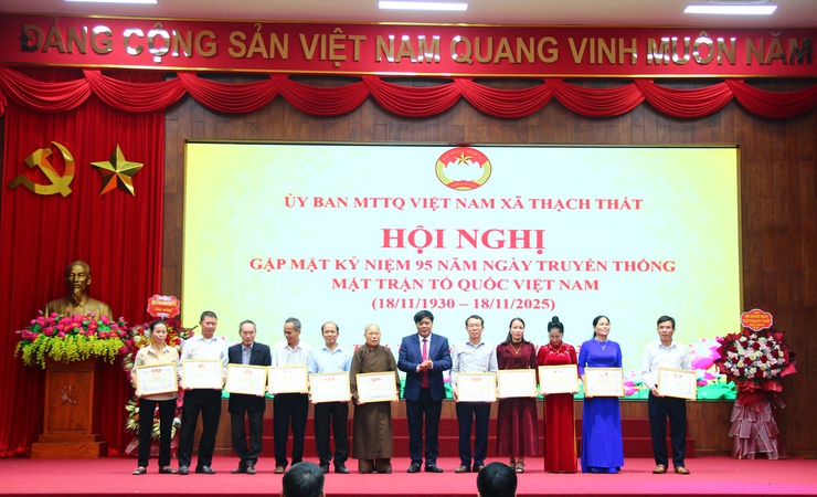 Thạch Thất gặp mặt kỷ niệm  95 năm ngày truyền thống Mặt trận Tổ quốc Việt Nam (18/11/1930 – 18/11/2025)- Ảnh 8.