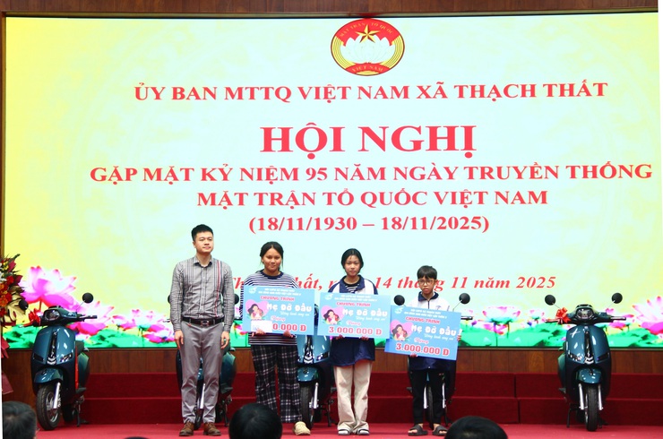 Thạch Thất gặp mặt kỷ niệm  95 năm ngày truyền thống Mặt trận Tổ quốc Việt Nam (18/11/1930 – 18/11/2025)- Ảnh 10.